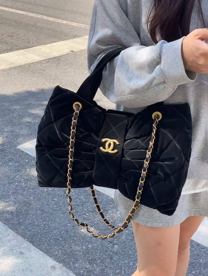 CHANEL 
150 dhs✅

Zain295
♥️♥️♥️