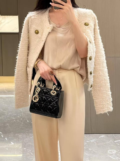 💎  Lady Dior

1⃣️ First quality +🎁

Size : 18 * 14 cm

with box 
90 dhs🇦🇪🇦🇪

Zain115
♥️♥️♥️