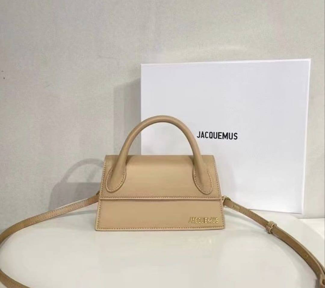Jacquemus

110 dhs🪙🌨️

Zain143
♥️♥️♥️