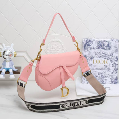 Dior

Best quality 

Withbox
🎁🎁🎁

115 dhs💓
size 25cm

Zain158
♥️♥️♥️