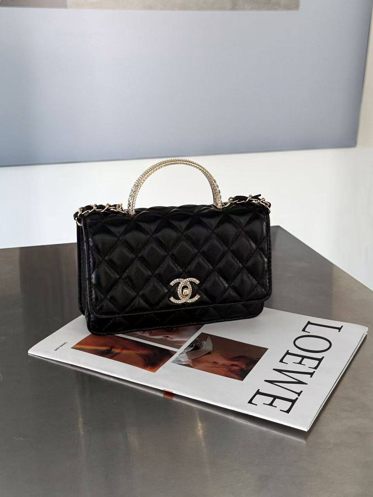 Chanel

withbox 
🎁🎁🎁

95 dhs❣️

Zain143
♥️♥️♥️