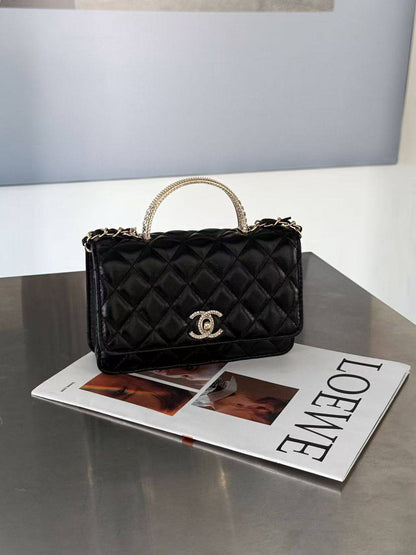 Chanel

withbox 
🎁🎁🎁

95 dhs❣️

Zain143
♥️♥️♥️