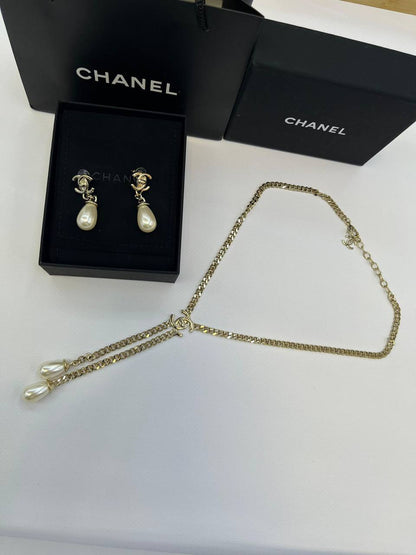 CHANEL
*Necklace&.Earing*❤️
*MASTER*🍃
With NORMAL BOX 
95 dhs✅
With master box
115 dhs✅

Zain263
♥️♥️♥️