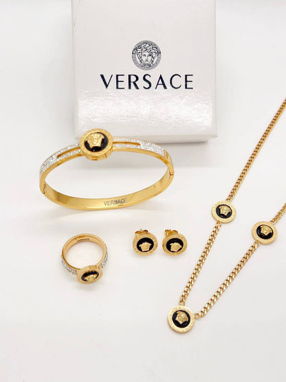 Stainless steel SET 💯*
Necklace ❤️‍🩹
Earring 🍁
Breslat ❣️
Ring 💍
With normal boxes 📦 
And paper bag 🛍️
45 dhs❣️

Zain216
♥️♥️♥️