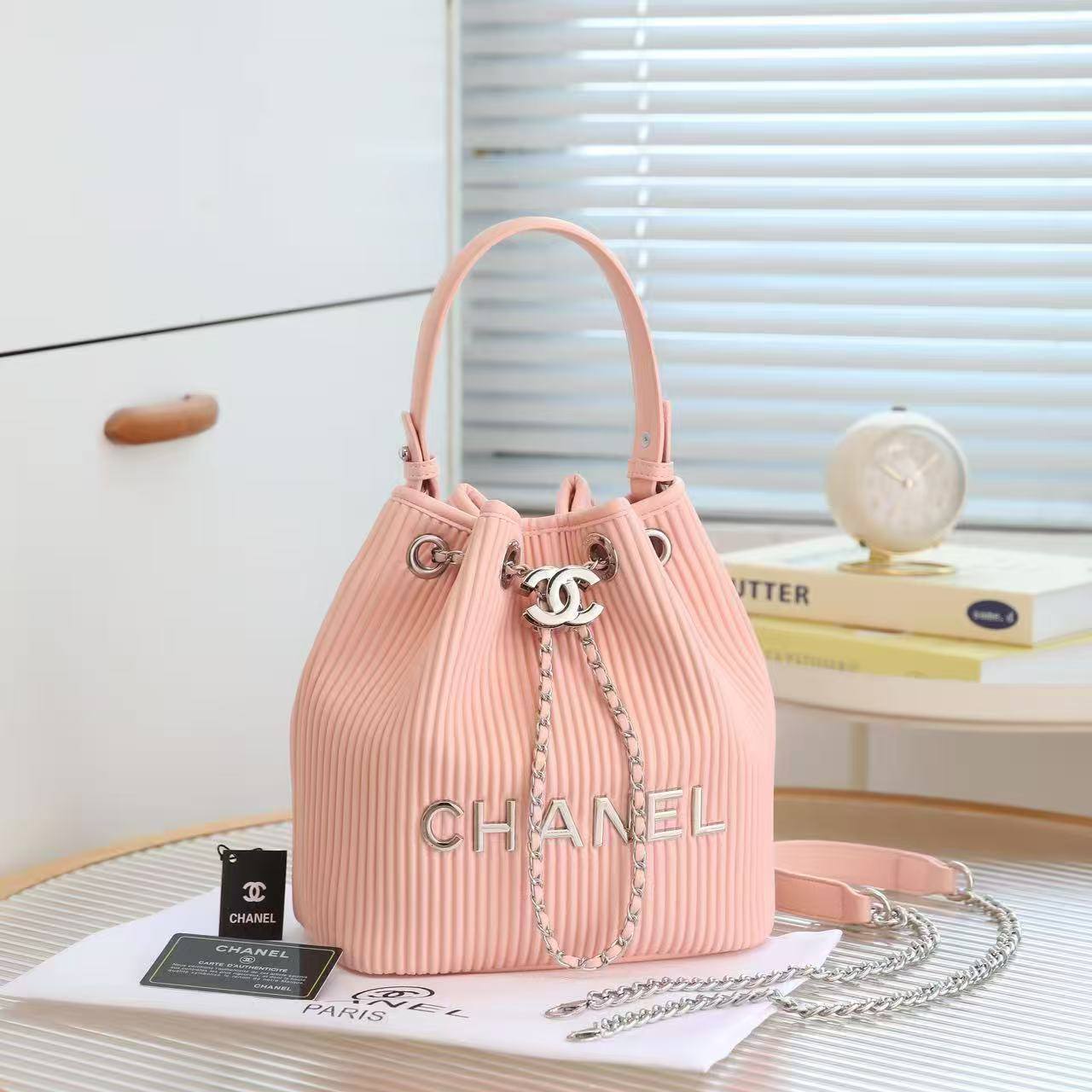 Chanel  
Good quality 
100 dhs✅

Zain232
♥️♥️♥️