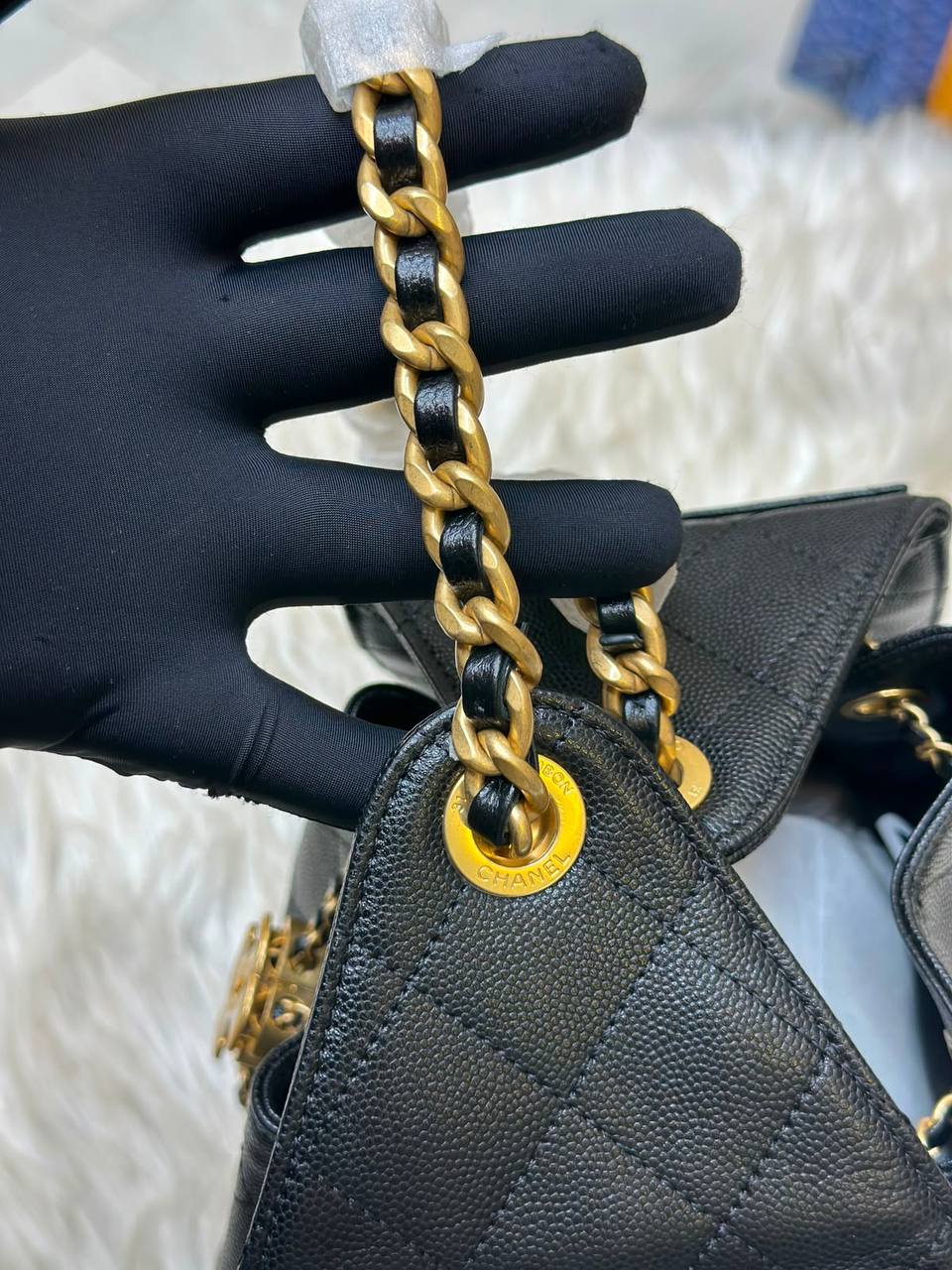 New Arrival❤️🥀
Chanel 25 bag is crafted from dark brown quilted caviar calfskin leather and accented with aged gold-tone hardware❤️❤️🥀
Italian leather💯💯
For Price 👇 WhatsApp✅
0568585901 
0507557372
0552275751 Owner Zain 👌

Zain71
♥️♥️♥️