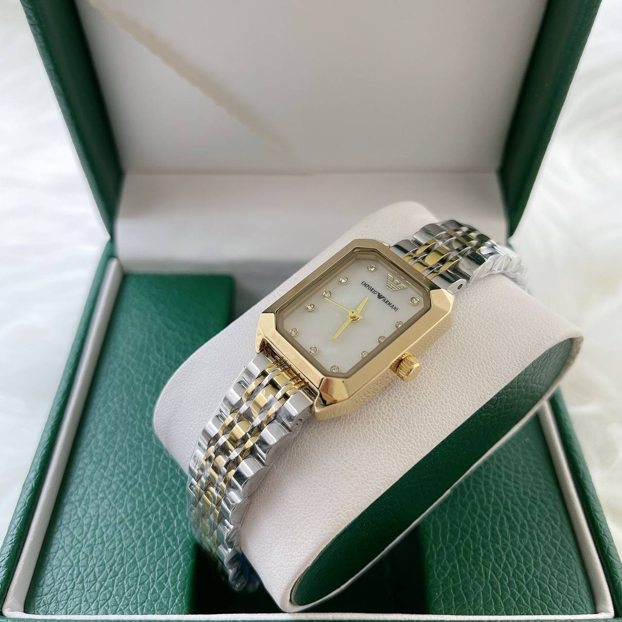 Ladies watch 
60 dhs🇦🇪

Zain45
♥️♥️♥️