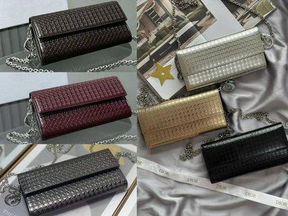 Dior
105 dhs🇦🇪🇦🇪 
with box high quality

Zain21
♥️♥️♥️