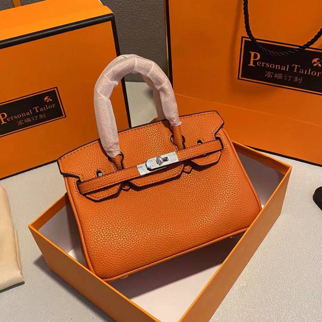 Hermes
Best quality with box’s 
100 dhs✅
size 20 cm

Zain290
♥️♥️♥️
