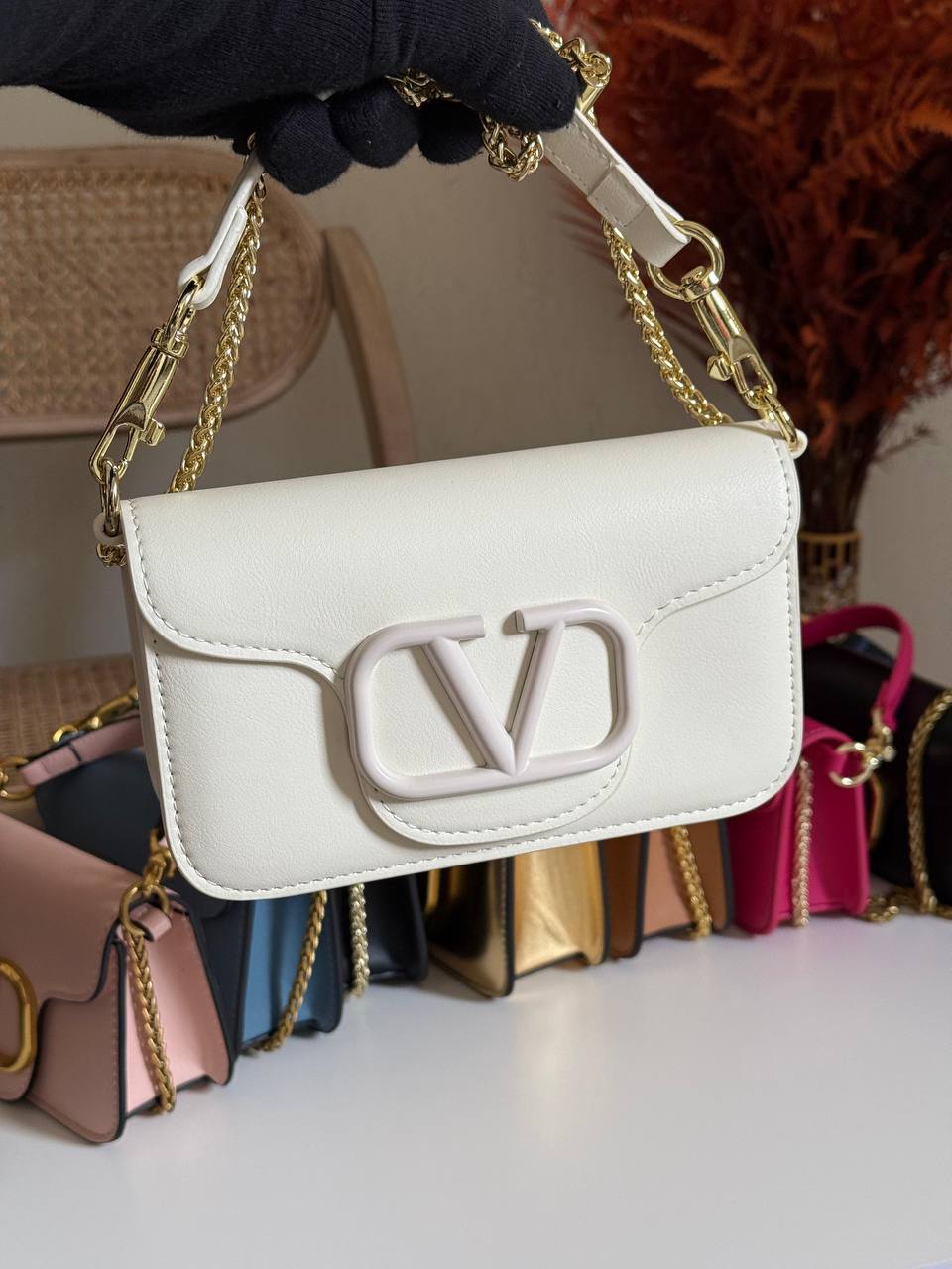 VALENTINO
20cm
330 dhs🇦🇪
Top quality 
With box🎁

Zain167
♥️♥️♥️