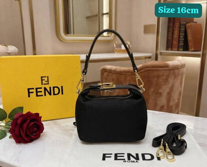 Fendi

Good quality 

with box 

95 dhs🇦🇪🇦🇪

Zain186
♥️♥️♥️