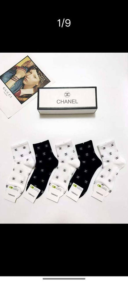 NEW CAME
SOCKS 
GOOD QUALITY 
35 dhs✅
(IN ONE BOX 5 PAIRS)

Zain40
♥️♥️♥️