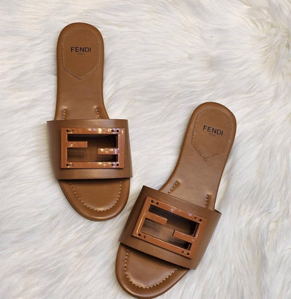 FENDI 
☘️ *SIZE  36  to 41 ☘️                                                                                                       
180 dhs✅

Zain224
♥️♥️♥️