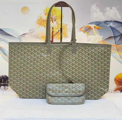 Goyard
Best quality 
90 dhs🪙🖤
size 56cm

Zain158
♥️♥️♥️