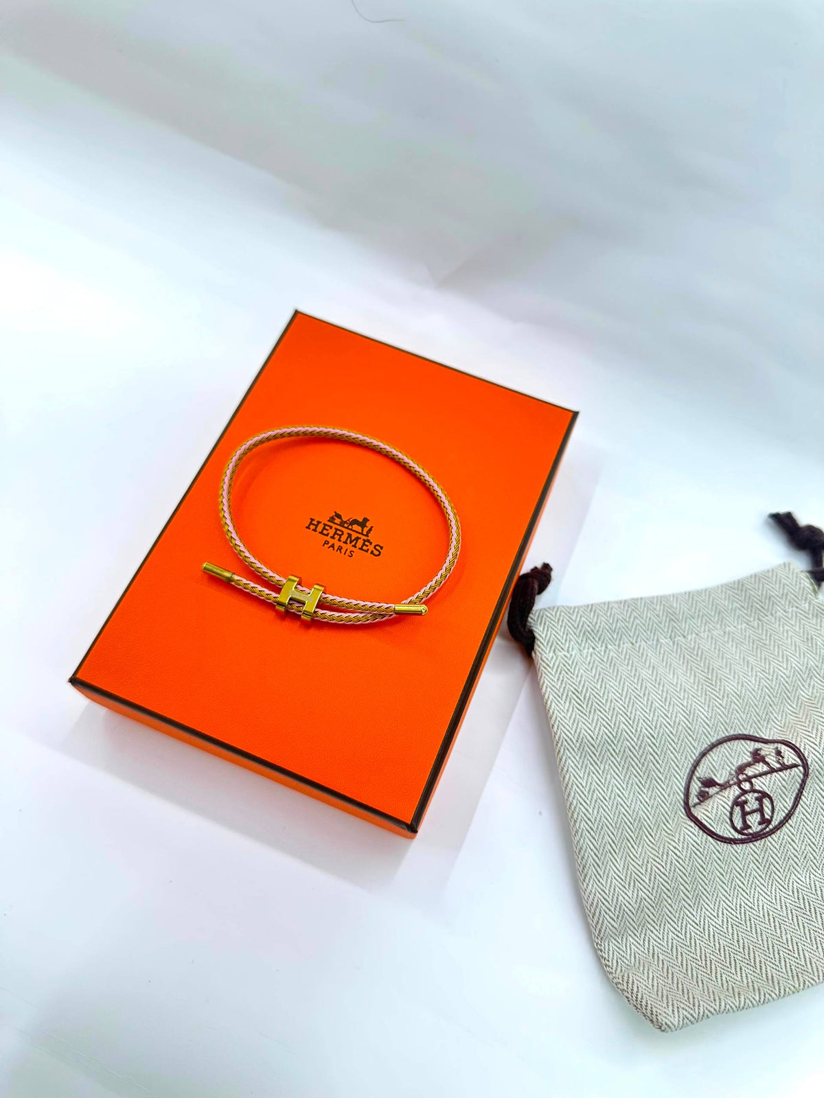 Hermes
Good quality 
Bracelet 
With black boxes
20 dhs🇦🇪🇦🇪

With normal boxes and 
Paper bag
30 dhs🇦🇪🇦🇪

With original boxes
40 dhs🇦🇪🇦🇪

Zain216
♥️♥️♥️