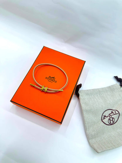 Hermes
Good quality 
Bracelet 
With black boxes
20 dhs🇦🇪🇦🇪

With normal boxes and 
Paper bag
30 dhs🇦🇪🇦🇪

With original boxes
40 dhs🇦🇪🇦🇪

Zain216
♥️♥️♥️