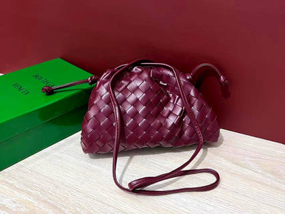 Bottega
110 dhs✅
with box
size 22cm

Zain26
♥️♥️♥️