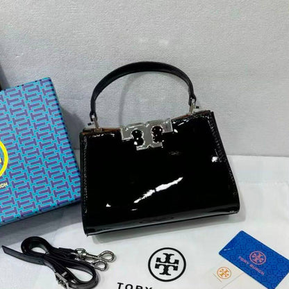 TORY BURCH NEW CAME GOOD QUALITY 
WITH BOX 
95 dhs✅

Zain295
♥️♥️♥️