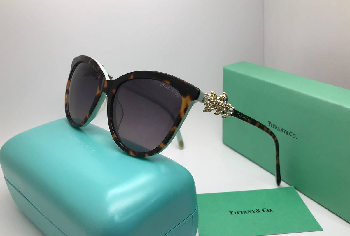 Ladies sunglasses 

super master quality 
200 dhs🇦🇪🇦🇪

Zain126
♥️♥️♥️
