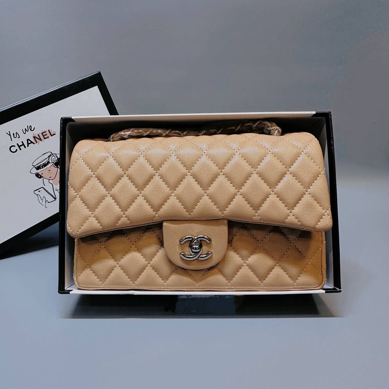 CHANEL 
GOOD QUALITY 
WITH BOX
🎁🎁🎁

120 dhs✅

Zain39
♥️♥️♥️