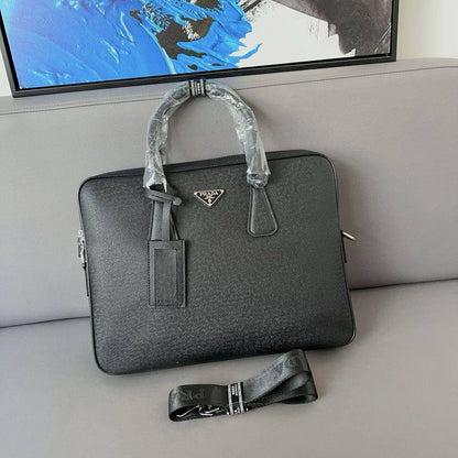 LV / PRADA
*Laptop bag💻*
*Master quality* 
450 dhs💓

Zain179
♥️♥️♥️