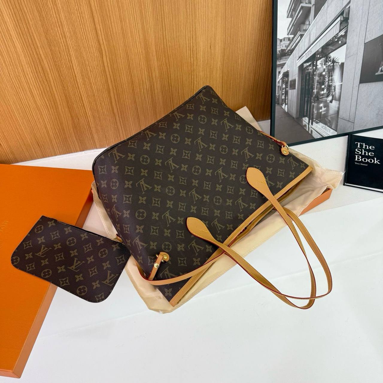 LV

90 dhs💓

43*33*29

with  box
🎁🎁🎁

Zain07
♥️♥️♥️