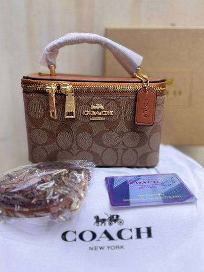 💗 Coach
1⃣️ First quality +🎁
Size: 18 * 11 cm
85 dhs🪙🌨️

with box🎁

Zain115
♥️♥️♥️