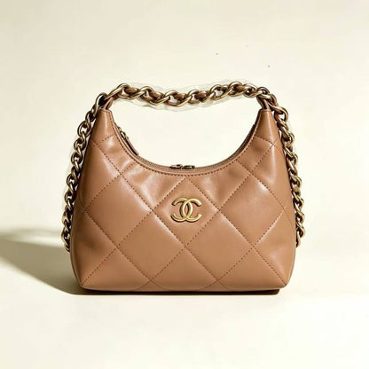 Chanel
High quality
With box 
110 dhs🇦🇪🇦🇪

Zain50
♥️♥️♥️