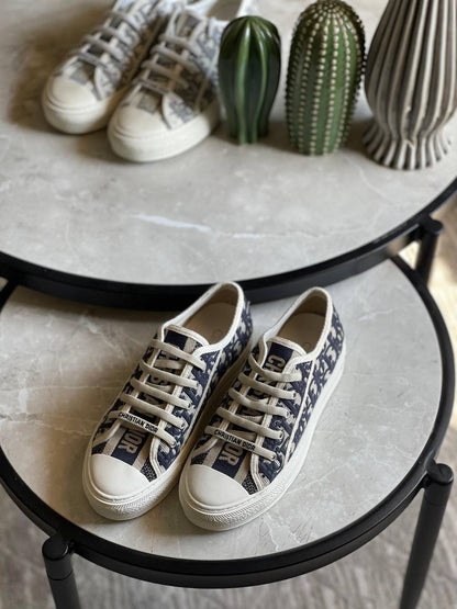 *Available agin*
DIOR 💥💥
*Super master quality*
*Size 36 to 41*
450 dhs🪙💚

Zain113
♥️♥️♥️