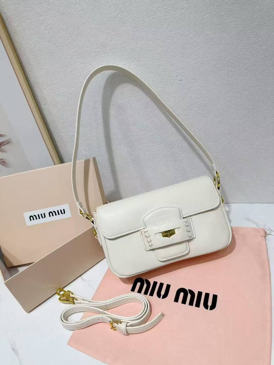 MIU MIU NEW CAME GOOD QUALITY WITH BOX 
90 dhs🇦🇪🇦🇪

Zain295
♥️♥️♥️