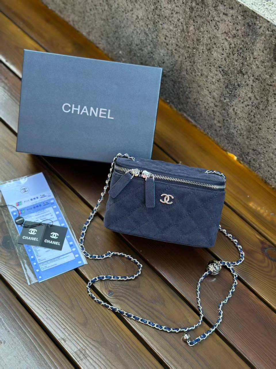 Chanel
good quality
withbox 
🎁🎁🎁

100 dhs🪙🖤

Zain143
♥️♥️♥️