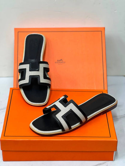 Hermes
𝐎𝐑𝐀𝐍 𝐒𝐋𝐈𝐏𝐏𝐄𝐑𝐒
💯high quality
Size 36-37-38-39-40-41

90 dhs💛

Zain21
♥️♥️♥️