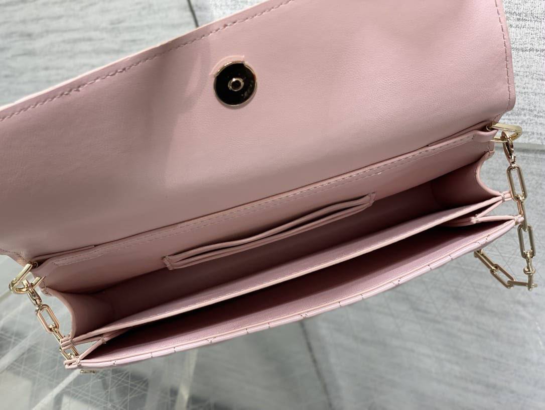 Dior My Dior Mini Bag
*Size 21 cm*
For Price 👇 WhatsApp✅
0568585901 
0507557372
0552275751 Owner Zain 👌

Zain274
♥️♥️♥️