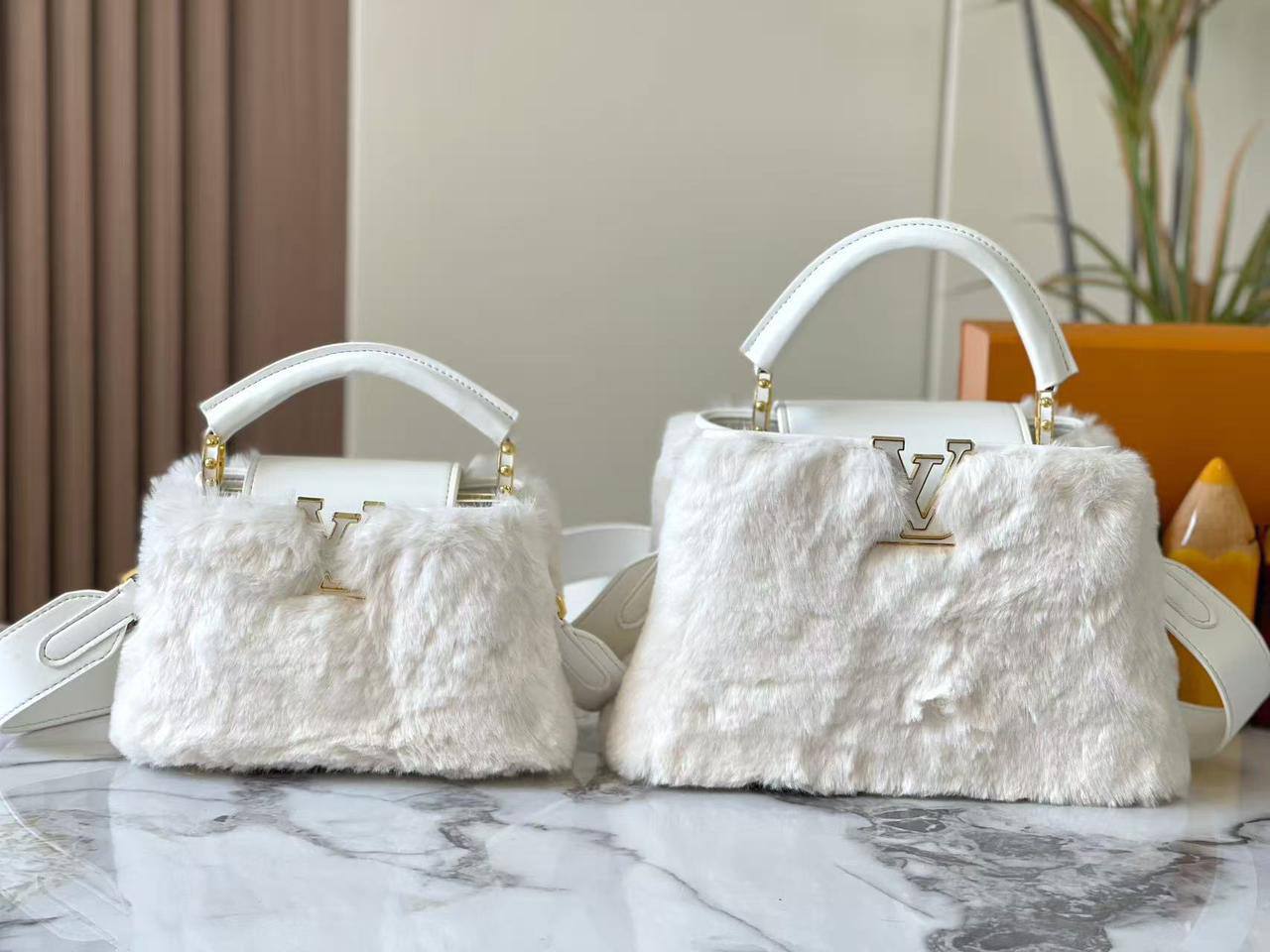 LV
Master
New. 

27cm. 380 dhs🪙🌨️
21cm. Is. 360 dhs🪙🌨️

With. Box.  
🎁🎁🎁

Zain131
♥️♥️♥️