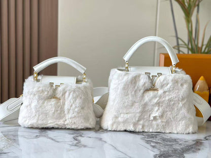 LV
Master
New. 

27cm. 380 dhs🪙🌨️
21cm. Is. 360 dhs🪙🌨️

With. Box.  
🎁🎁🎁

Zain131
♥️♥️♥️