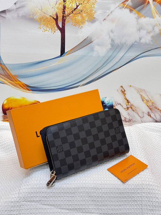 LV 
Best quality with box’s 
110 dhs✅
size 22 cm

Zain290
♥️♥️♥️
