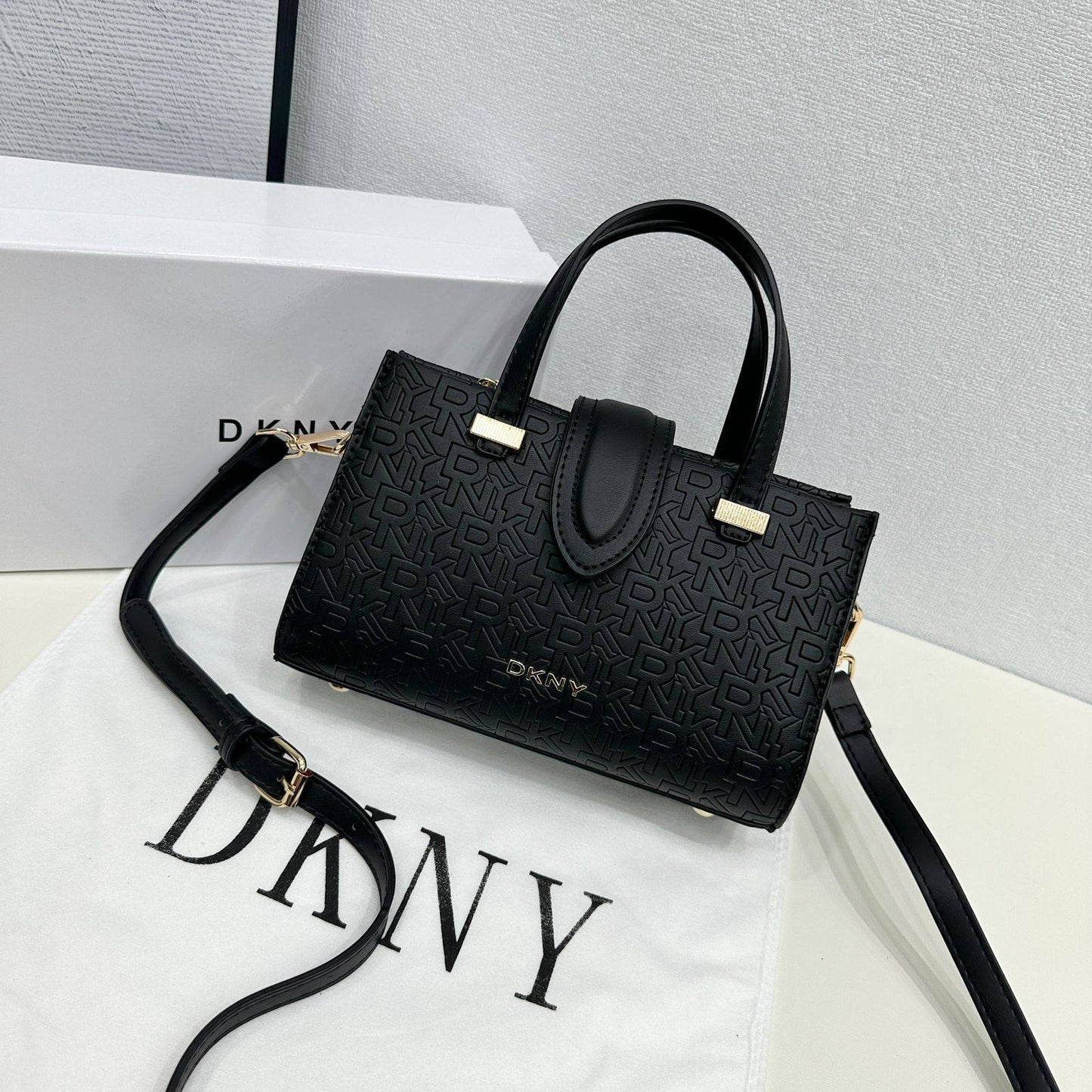 DKNY

95 dhs🗽
with box 
🎁🎁🎁

Zain253
♥️♥️♥️