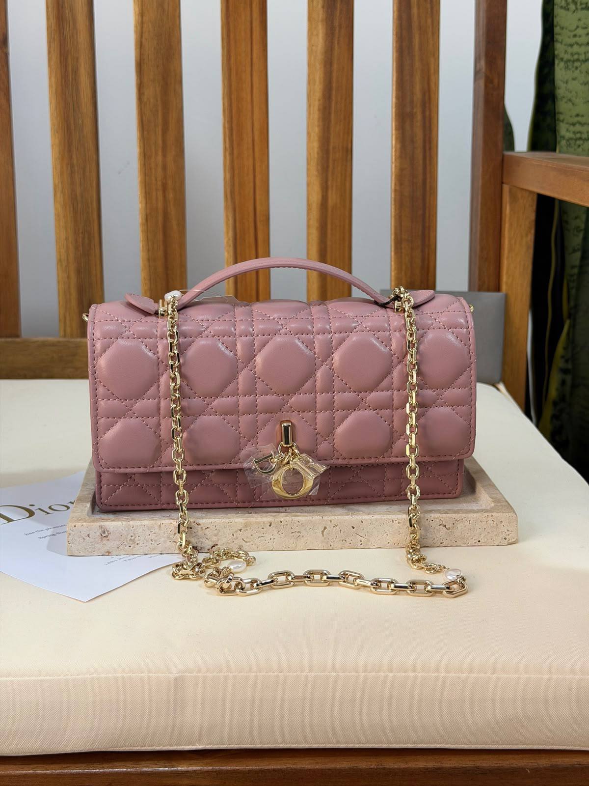 DIOR💫
Super Master Quality ⚡️
Original Packing 🎁
Size 21CM📏

For Price 👇 WhatsApp✅
0568585901 
0507557372
0552275751 Owner Zain 👌

Zain321
♥️♥️♥️