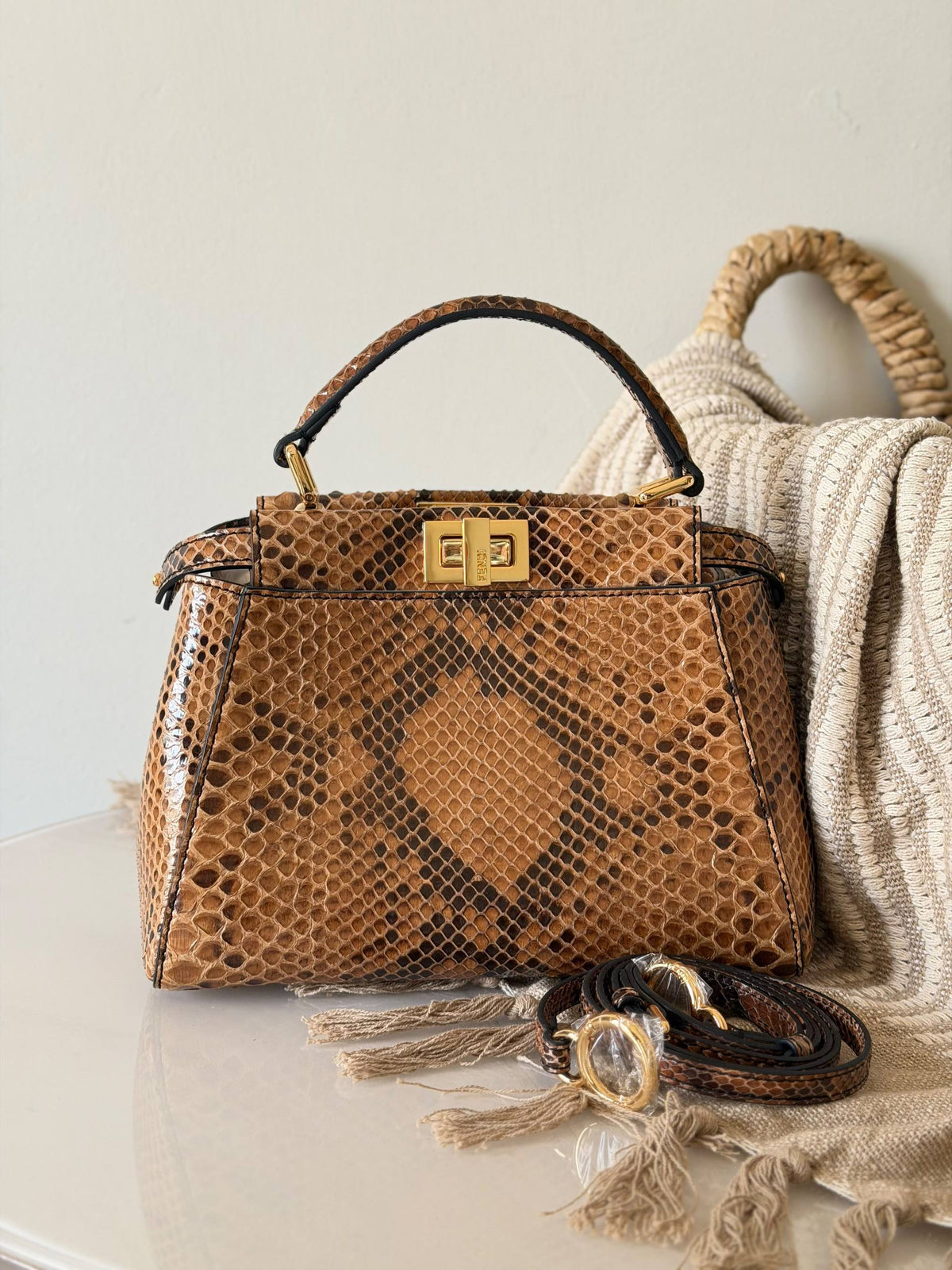 Fendi. Peekaboo 
Snake leather 
Size :23 cm

For Price 👇 WhatsApp✅
0568585901 
0507557372
0552275751 Owner Zain 👌

Zain315
♥️♥️♥️