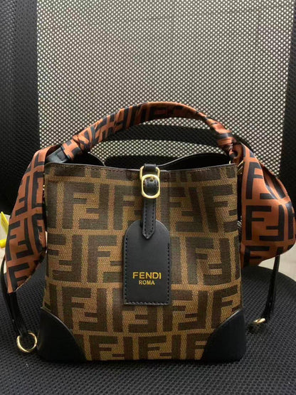 Bucket bag
Good quality 
110 dhs💓
With box 📦

Zain70
♥️♥️♥️