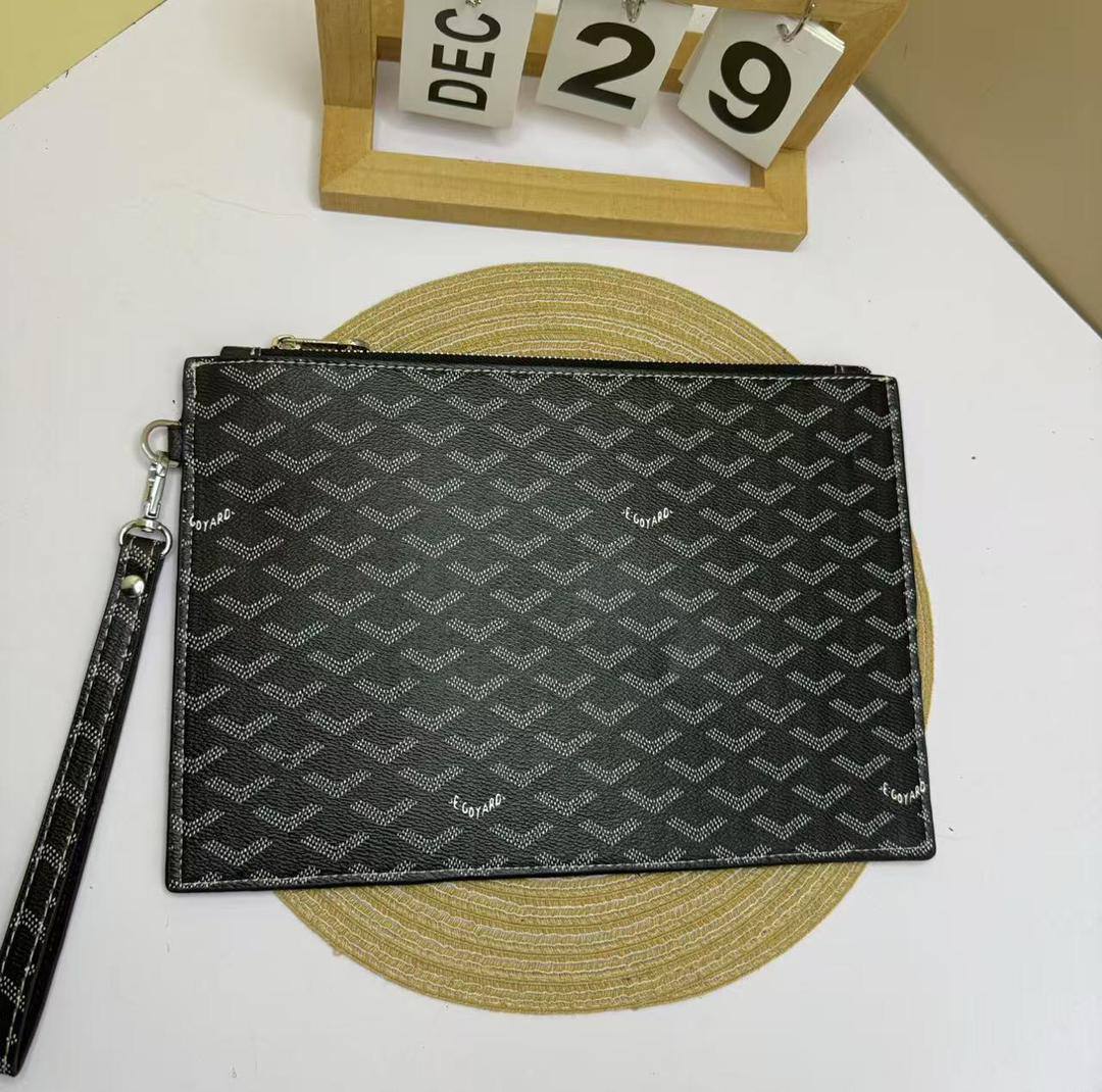 Pouch
60 dhs✅

with box🎁

size 29×20cm

Zain42
♥️♥️♥️