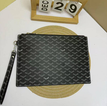 Pouch
60 dhs✅

with box🎁

size 29×20cm

Zain42
♥️♥️♥️