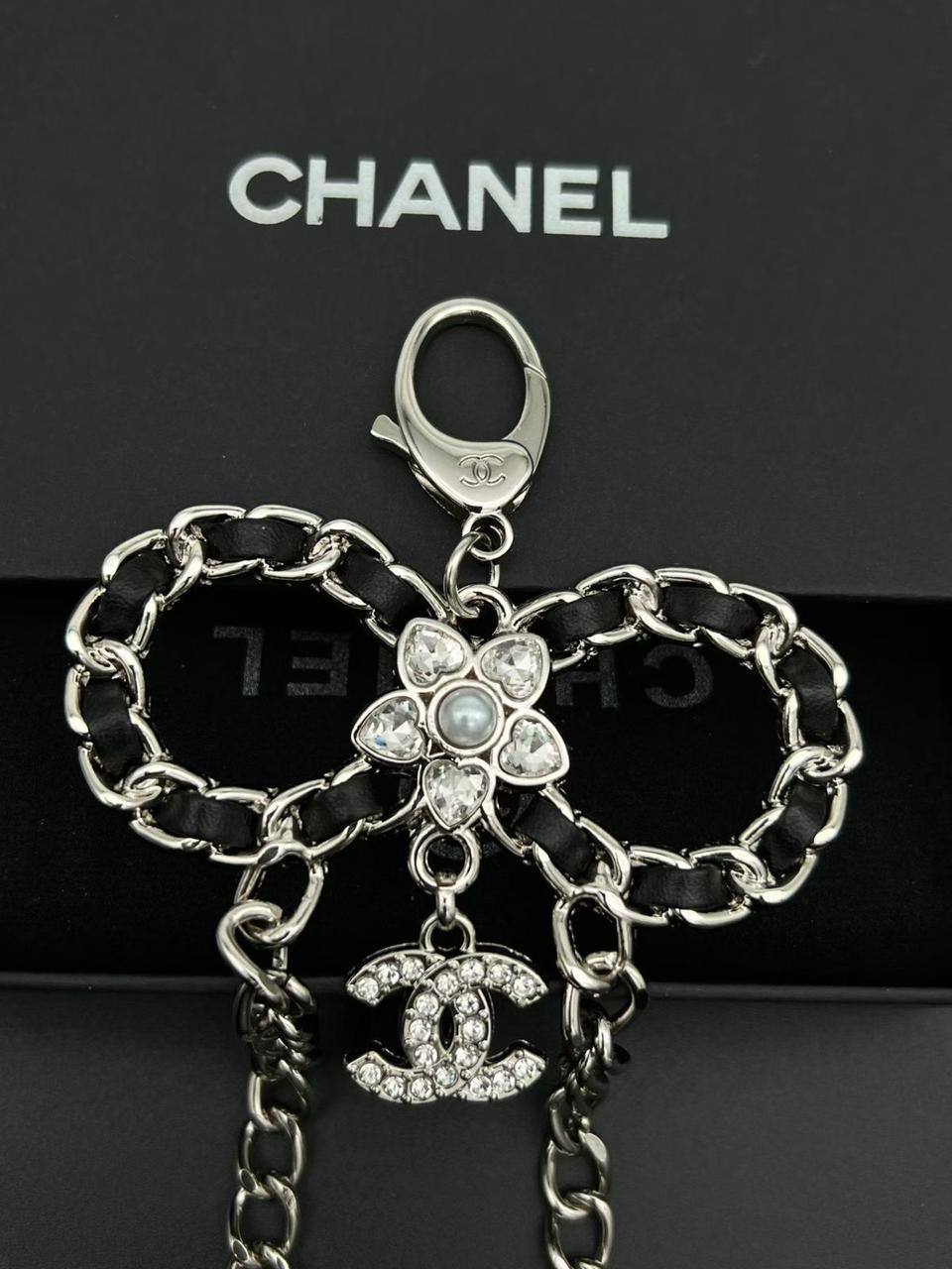 Key Chain 
Master quality 💯
With normal boxes 🗃️ 
50 dhs💓
With master box 📦 
65 dhs💓

Zain216
♥️♥️♥️