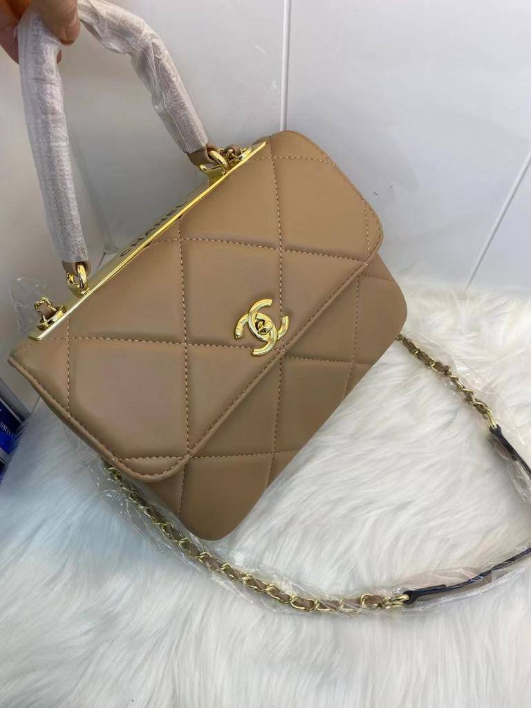 Chanel
105 dhs🪙🌨️
high quality  24cm

Zain26
♥️♥️♥️
