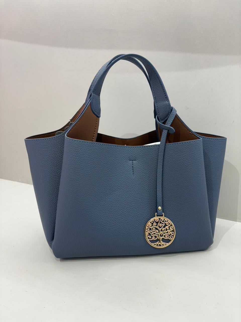 Marlbery
120 dhs✅
size30c m

Zain161
♥️♥️♥️