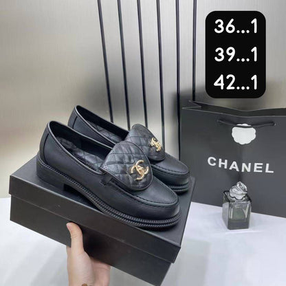 CHANEL SHOES 
GOOD QUALITY 
110 dhs✅

Zain40
♥️♥️♥️