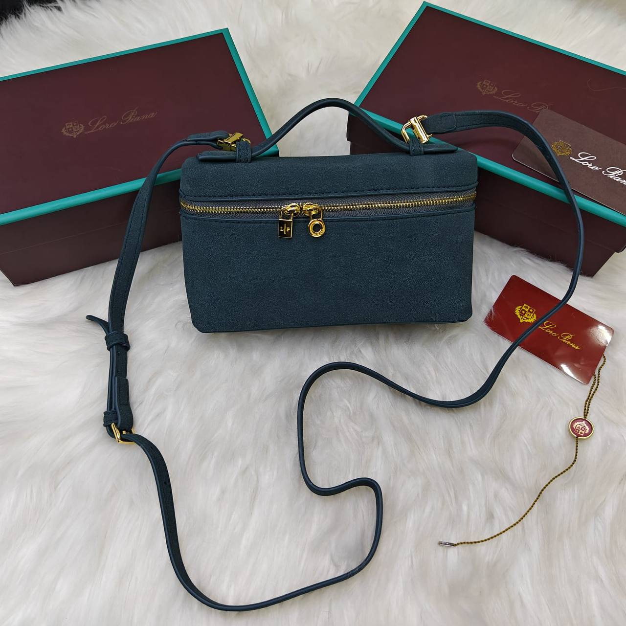 Loro Piana

90 dhs💓

with box
🎁🎁🎁

Zain235
♥️♥️♥️