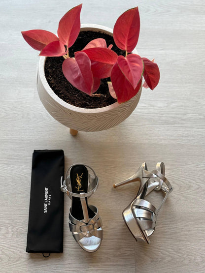 YSL
Master quality 
Size: 36 to 41
450 dhs✅

Zain318
♥️♥️♥️