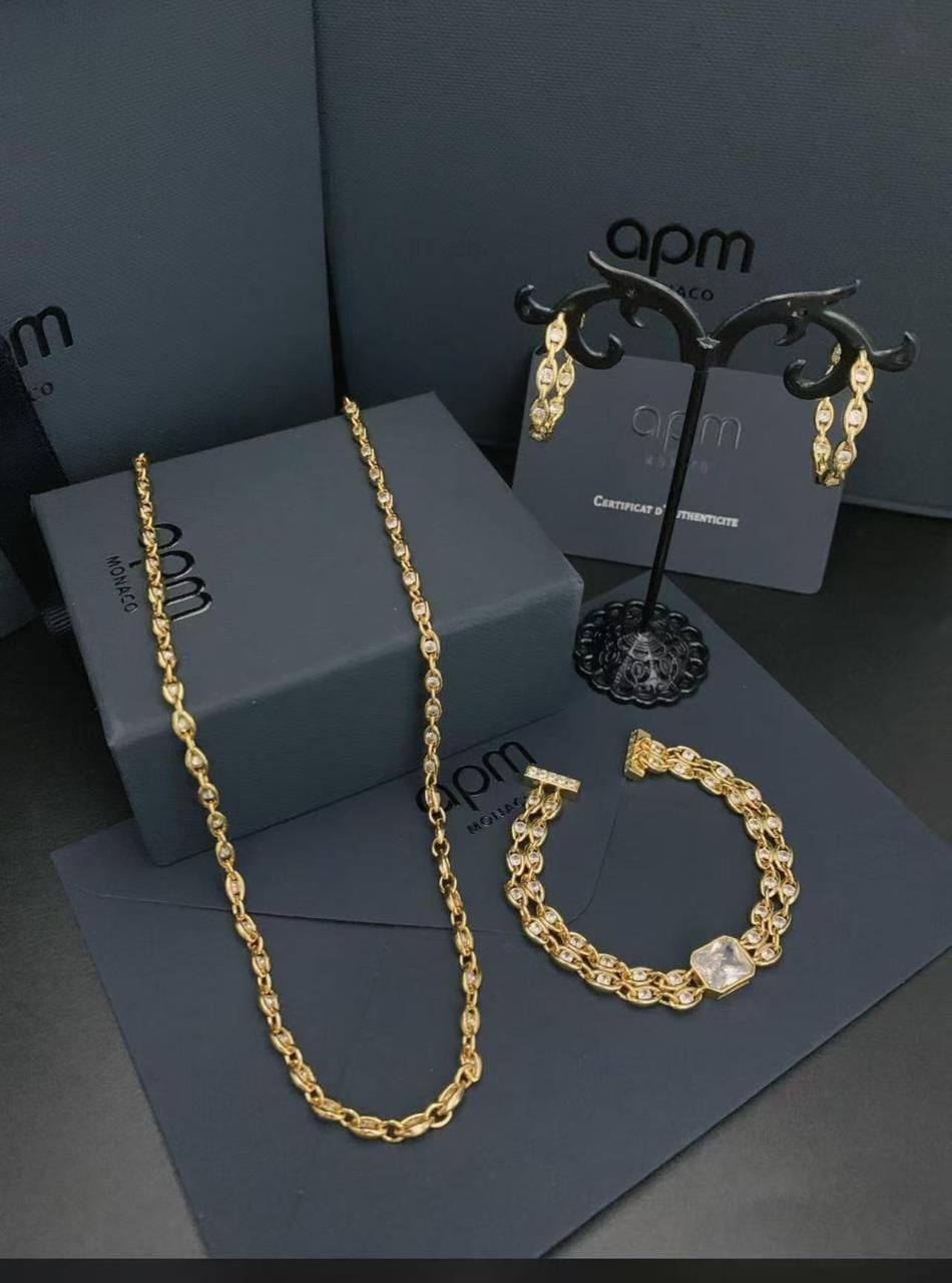 APM SET 🐦‍🔥*
Necklace ✨
Earring 🪷
Bracelet 🍁
Master quality 💯
With normal boxes 📦 
270 dhs🪙💚
With master box 🗃️ 
290 dhs🪙💚

Zain216
♥️♥️♥️