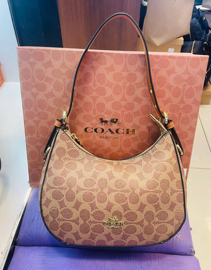 Coach
*24cm
90 dhs✅

Zain118
♥️♥️♥️